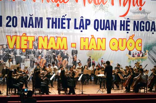 ສະເຫຼີມສະຫຼອງ 20 ປີ ແຫ່ງວັນສ້າງຕັ້ງສາຍພົວພັນທາງການທູດ ຫວຽດນາມ - ສ.ເກົາຫຼີ